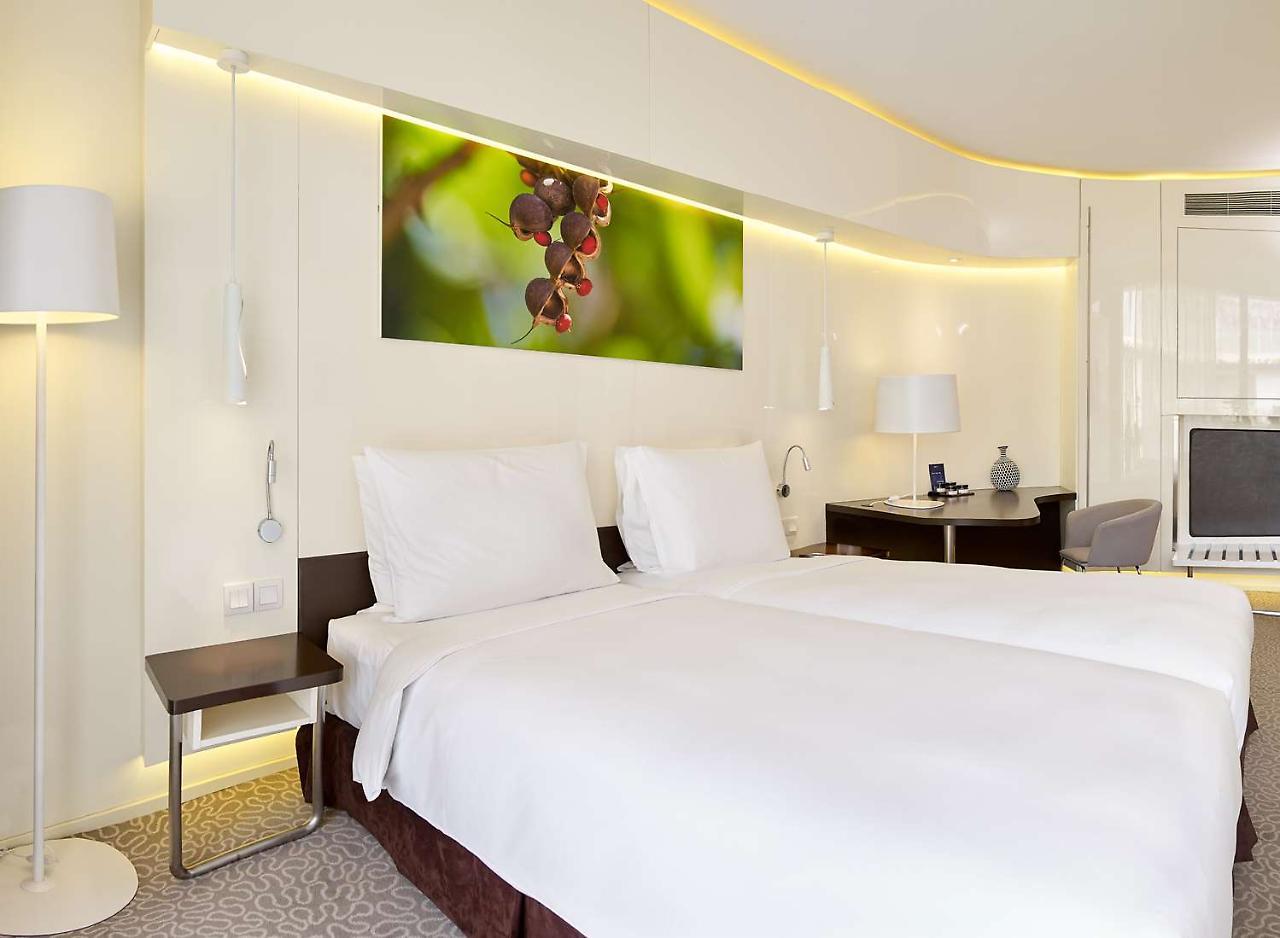 Radisson Blu Hotel & Convention Centre Kigali Exterior photo A room at the hotel
